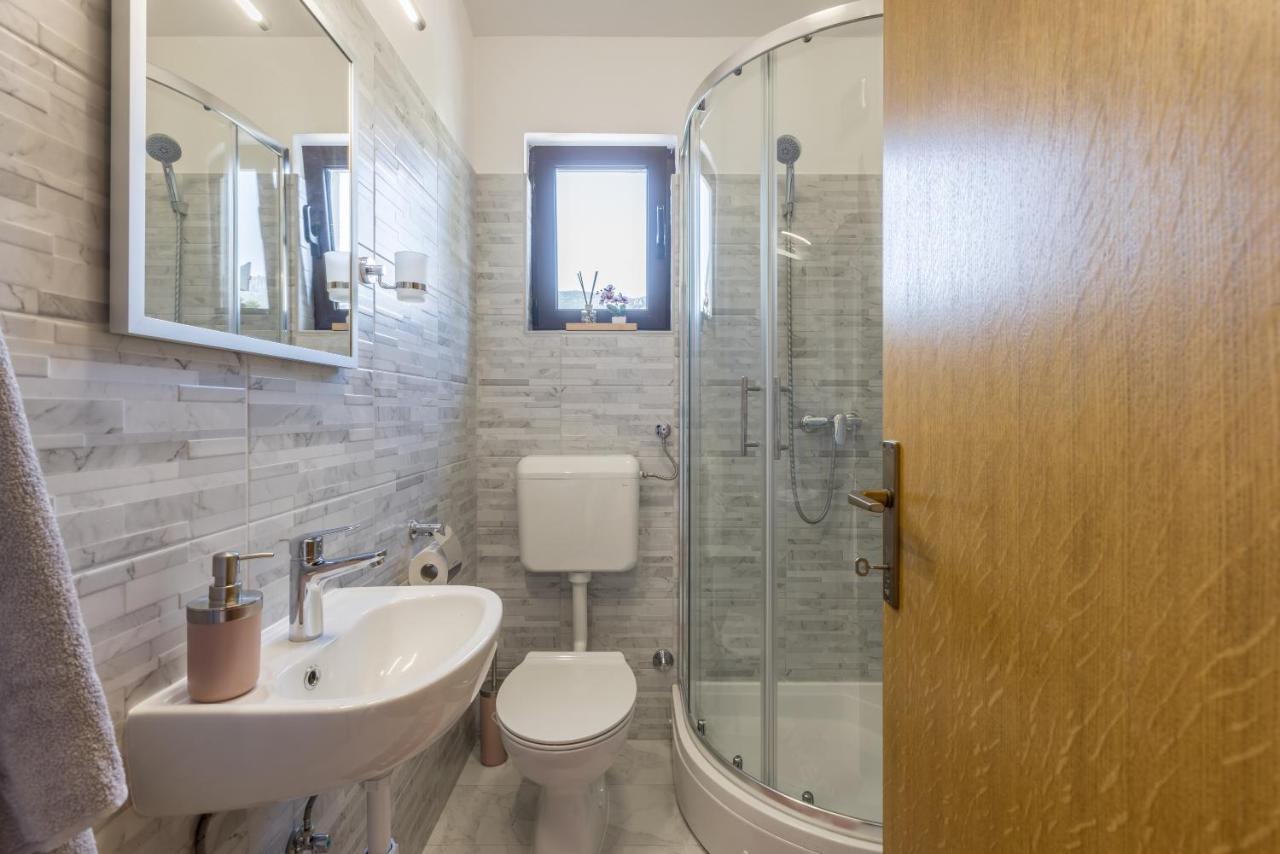 Apartment Lamaro Kastela Bagian luar foto