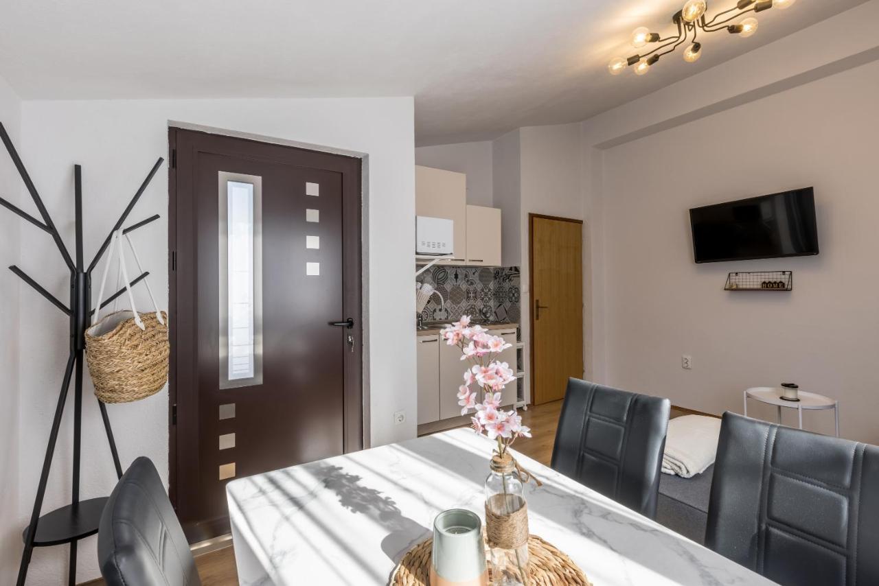 Apartment Lamaro Kastela Bagian luar foto
