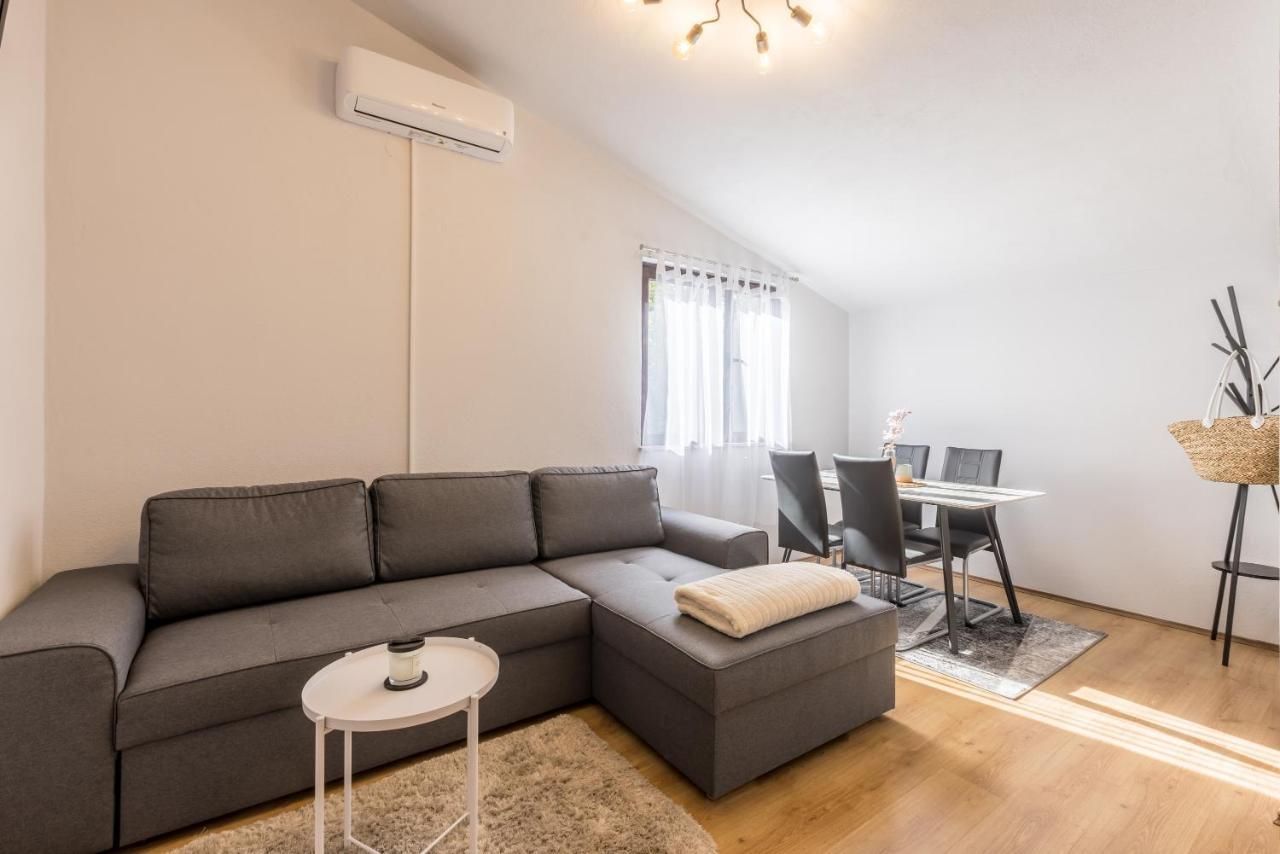 Apartment Lamaro Kastela Bagian luar foto