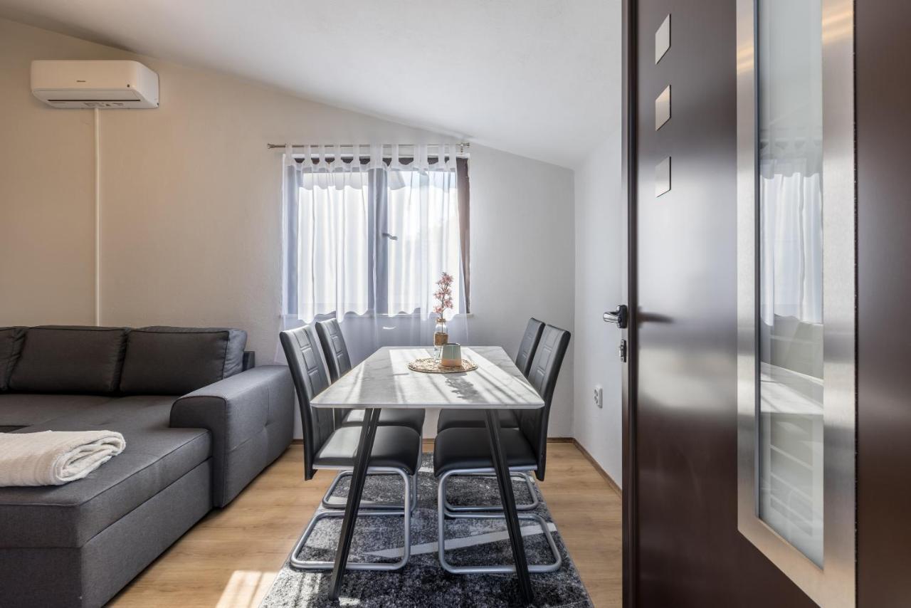 Apartment Lamaro Kastela Bagian luar foto