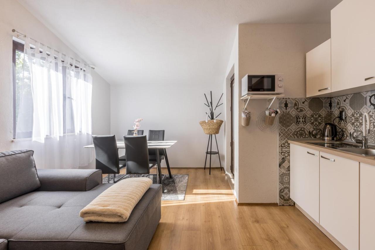 Apartment Lamaro Kastela Bagian luar foto