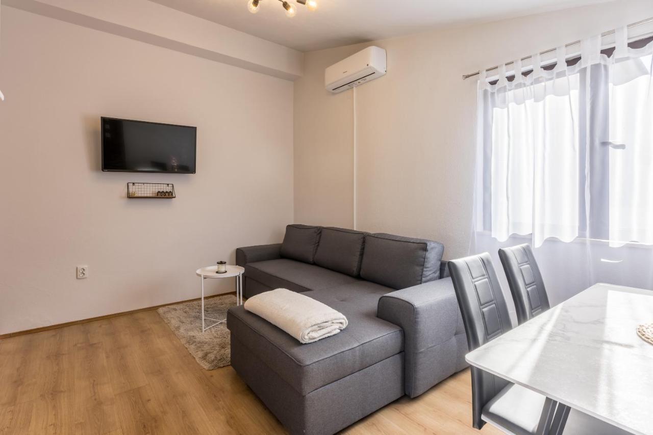 Apartment Lamaro Kastela Bagian luar foto