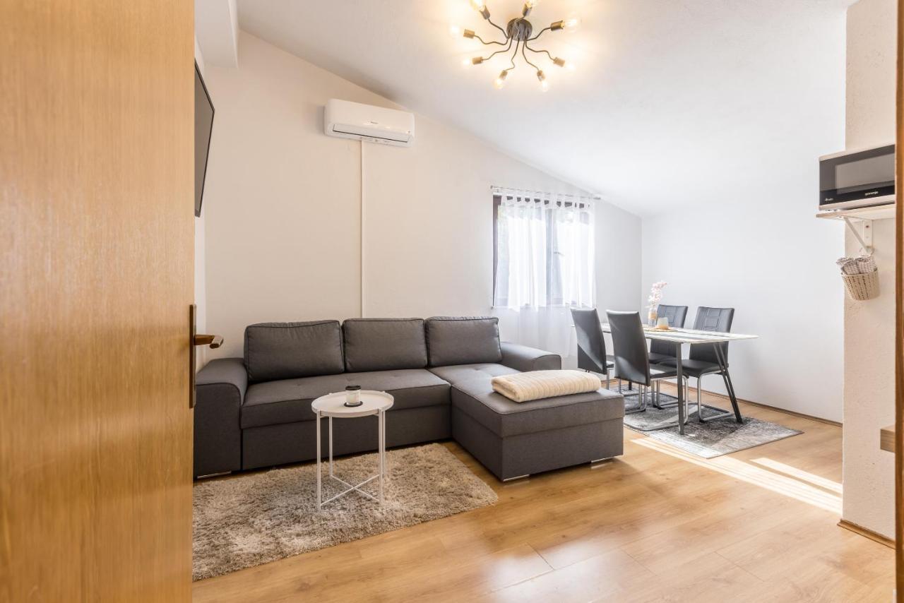 Apartment Lamaro Kastela Bagian luar foto